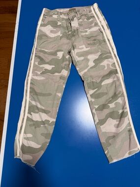 MOTHER Camouflage Ankle Pants with Side Stripe. Size 25. Excellent Condition.